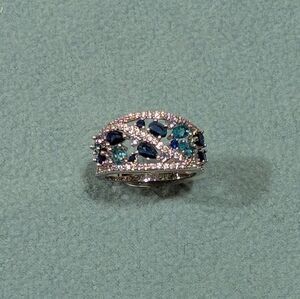 Gorgeous 925 Silver Ring With Dark/Light Blue And White Topaz Size 10